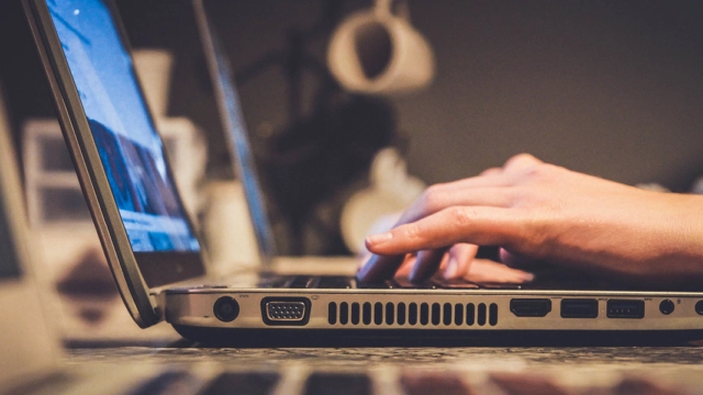Using digital tools to solve an online advice crisis